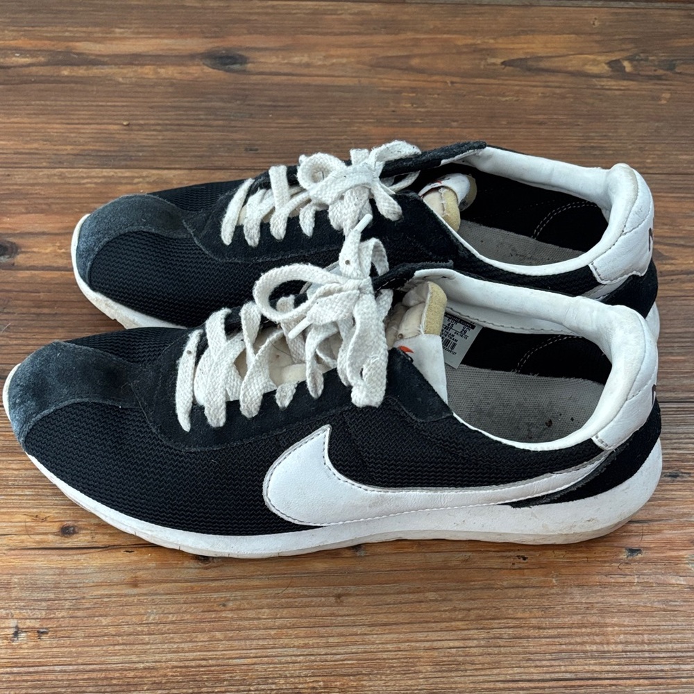 Nike Black and White Vintage Sneakers